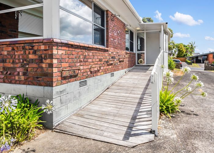  at 6 Yorkton Rise, Mangere Bridge, Auckland