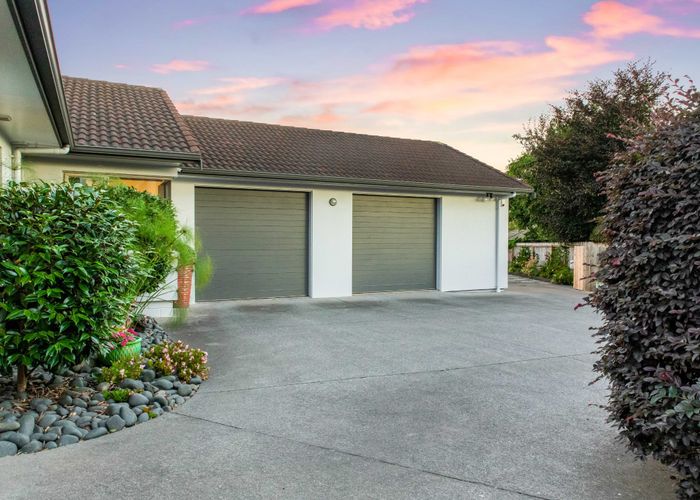  at 5 Moss Crescent, Takanini