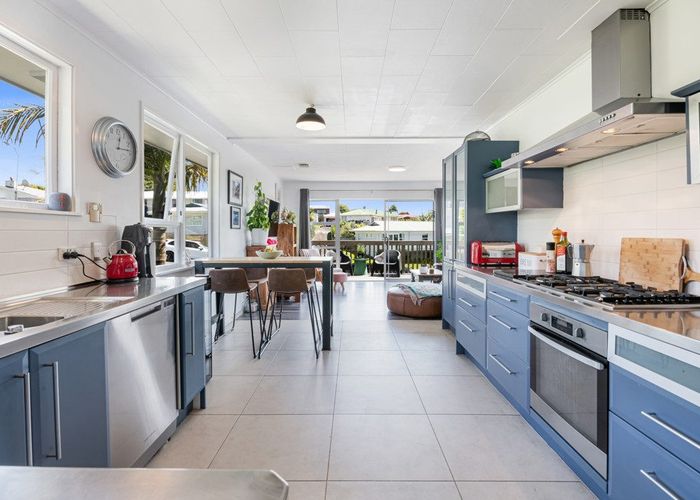  at 25 Japonica Drive, Beach Haven, Auckland