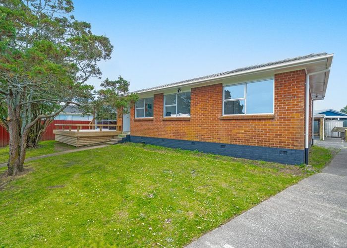  at 5 Raglan Street, Mangere East, Auckland