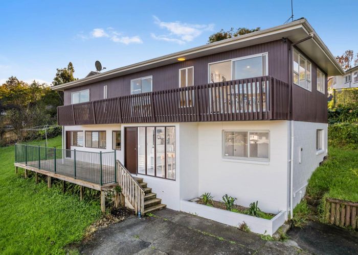  at 52 Chequers Avenue, Glenfield, North Shore City, Auckland