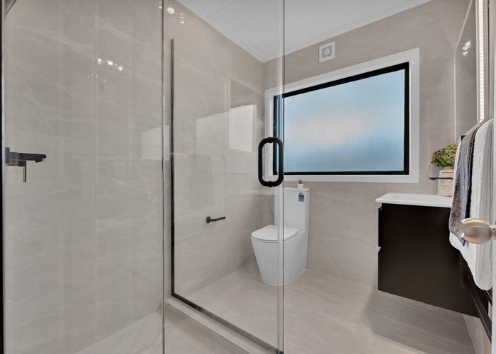  at 2/29 Bruce Road, Glenfield, North Shore City, Auckland