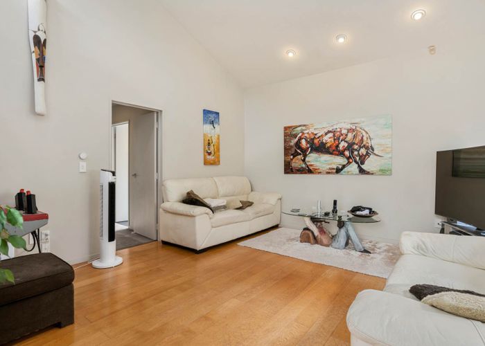  at 2/14 Taharoto Road, Takapuna, Auckland