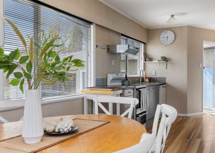  at 2/208 Tamamutu Street, Lake Taupo, Taupo, Waikato