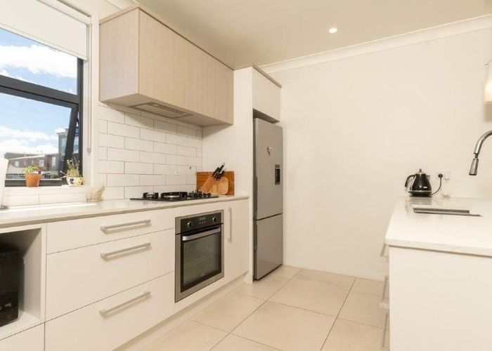  at 4 Whimbrel Road, Flat Bush, Manukau City, Auckland