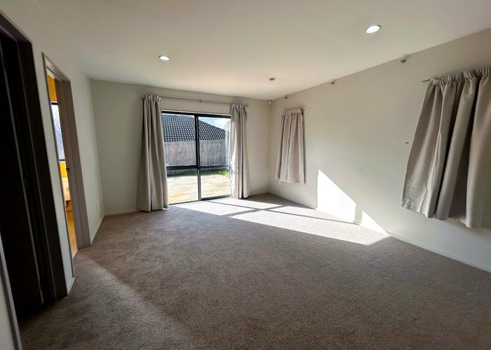  at 5 Holsten Pl, Massey, Waitakere City, Auckland