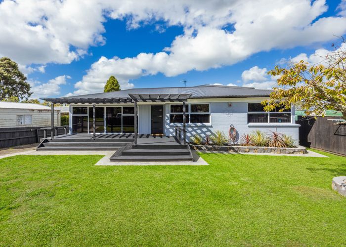  at 6 Lucas Place, Weymouth, Manukau City, Auckland