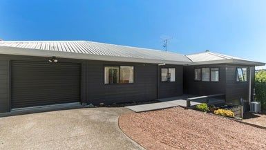  at 2/39 Browns Bay Road, Browns Bay, Auckland