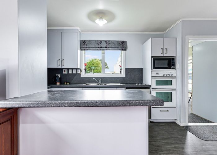  at 20 Pamela Place, Deanwell, Hamilton