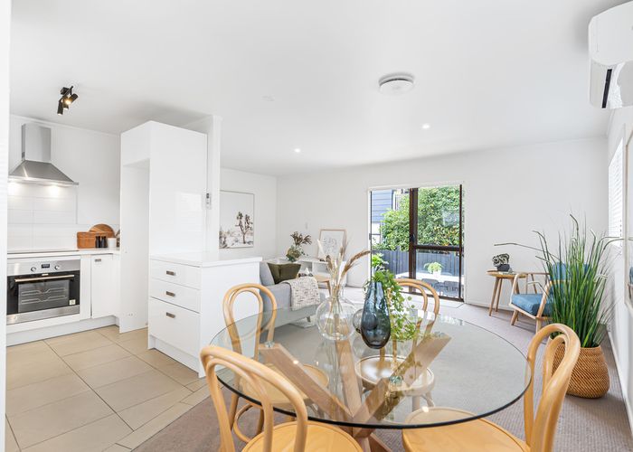  at 1/92 Beach Haven Road, Beach Haven, Auckland