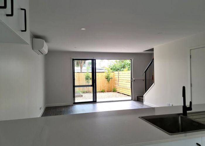  at 6 Whakahui Lane, Mangere Bridge, Manukau City, Auckland