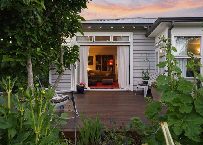  at 127 Weston Road, St. Albans, Christchurch City, Canterbury