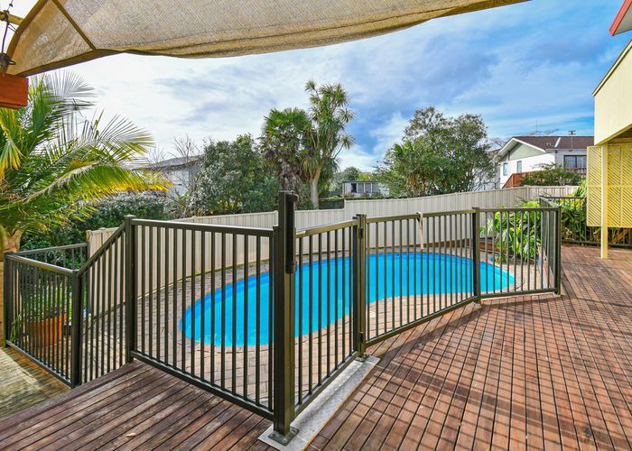  at 25 Greenstone Place, Clover Park, Auckland