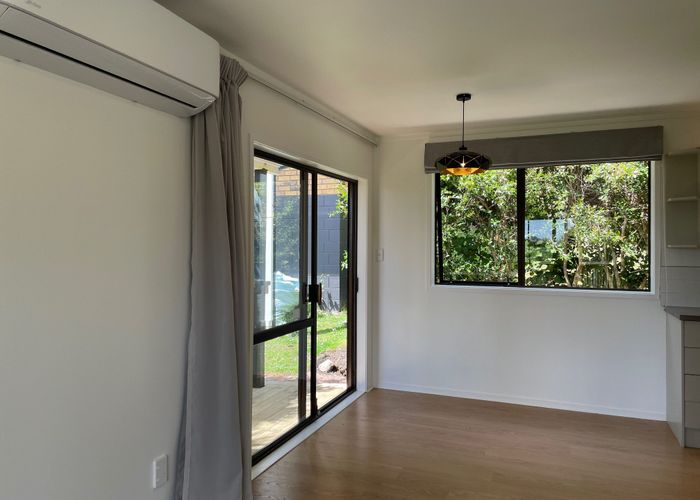  at 2/84A Avonleigh Road, Green Bay, Auckland
