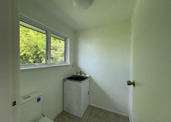  at 8 Powell Place, Henderson, Waitakere City, Auckland