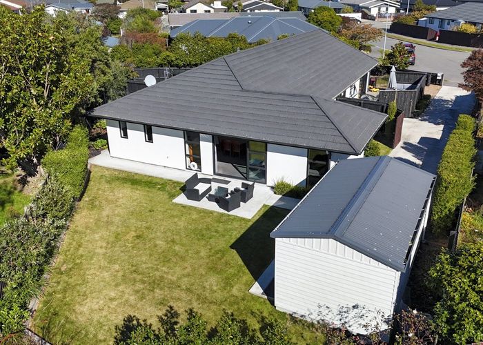  at 2/8 Hurst Place, Parklands, Christchurch