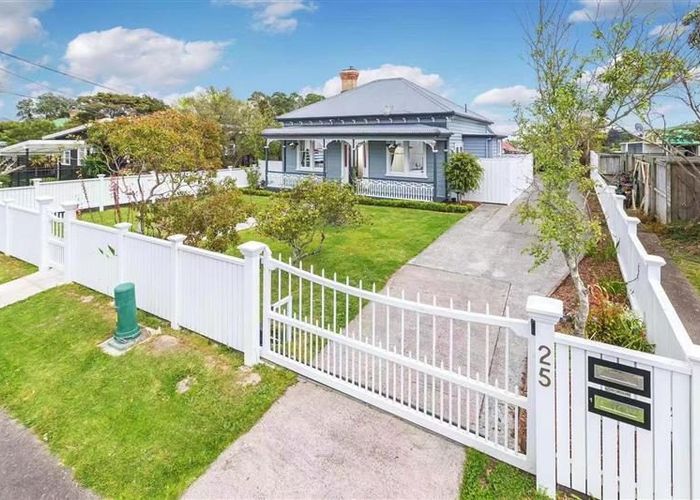  at 25  Balmain Road, Birkenhead, North Shore City, Auckland