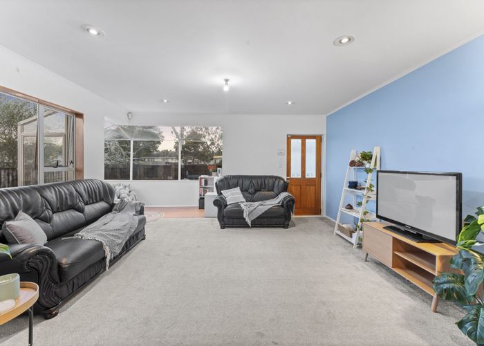  at 123 Universal Drive, Henderson, Waitakere City, Auckland