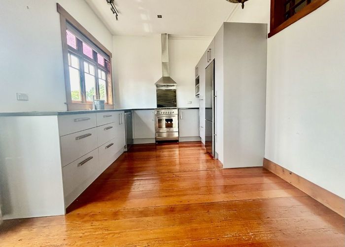  at 16 Sunny Brae Crescent, Westmere, Auckland