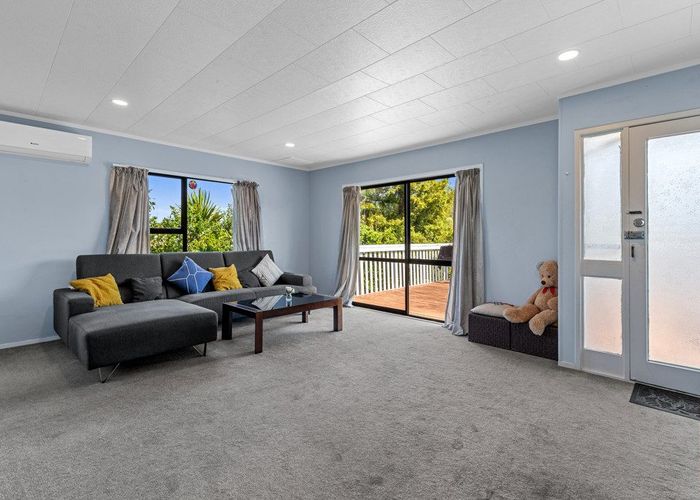  at 1/16 Cabello Place, Unsworth Heights, Auckland