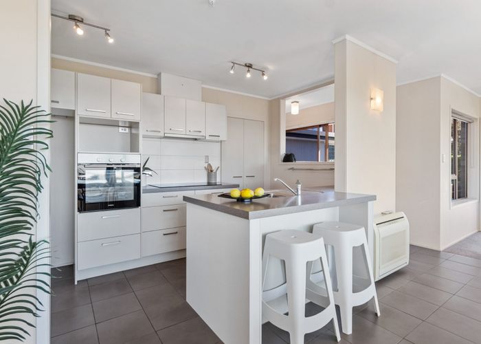  at 2/4 Cotton Street, St Johns, Auckland