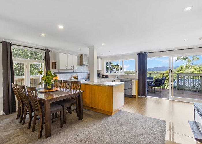  at 1084 Scenic Drive North, Swanson, Waitakere City, Auckland