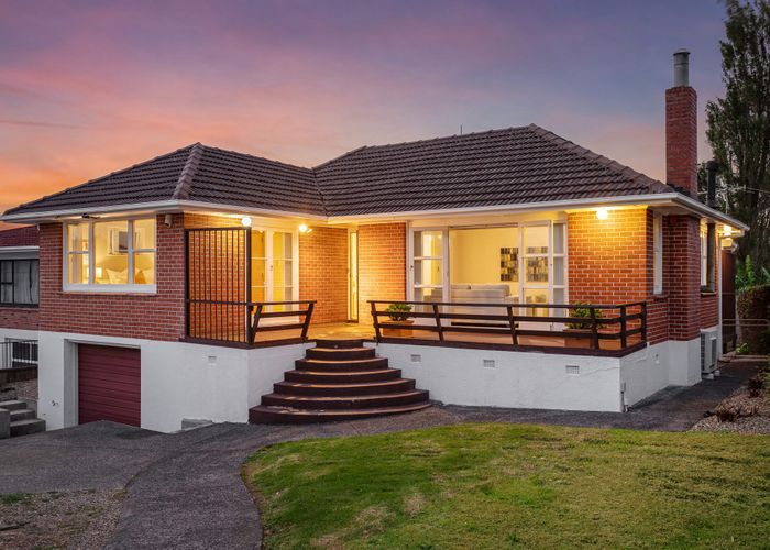  at 21 Lynbrooke Avenue, Blockhouse Bay, Auckland