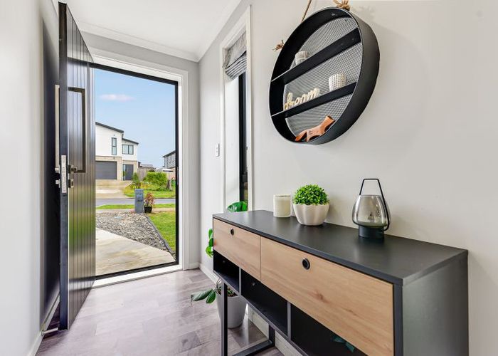  at 2/64 Cabourne Drive, Glenview, Hamilton