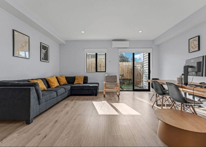  at 9D Epping Road, Henderson, Waitakere City, Auckland