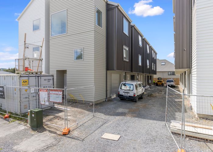  at 2/28 Cameron Road, Hamilton East, Hamilton