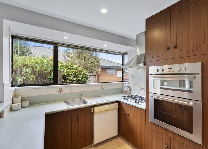  at 2/6 Topaz Place, Bishopdale, Christchurch