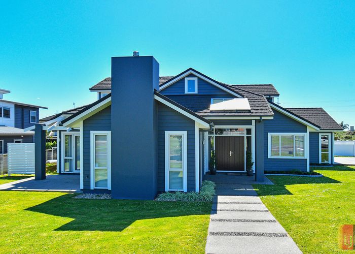  at 2 Portofino Point, Karaka, Papakura