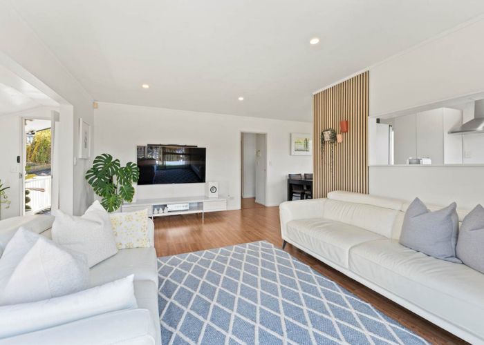  at 2/84 Totaravale Drive, Totara Vale, North Shore City, Auckland