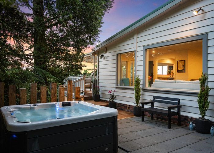  at 462 Scenic Drive, Waiatarua, Waitakere City, Auckland