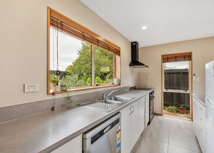  at 2/9 Cherry Place, Casebrook, Christchurch City, Canterbury