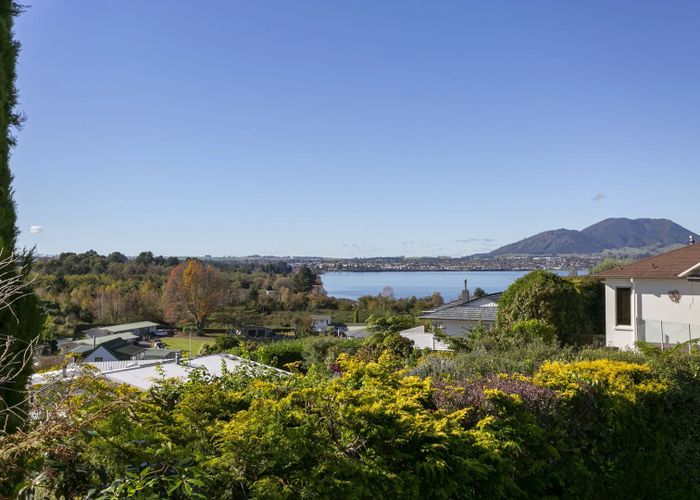  at 2/13 Scenic Heights, Acacia Bay, Taupō