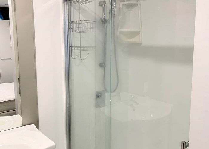  at 3R/16 Burton Street, Grafton, Auckland