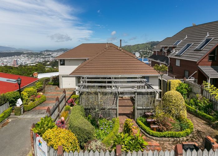  at 2 Flint Way, Northland, Wellington