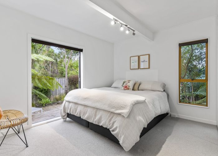  at 22 Barlow Place, Chatswood, Auckland