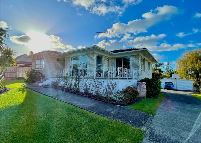  at 22 Fratley Avenue, Farm Cove, Manukau City, Auckland