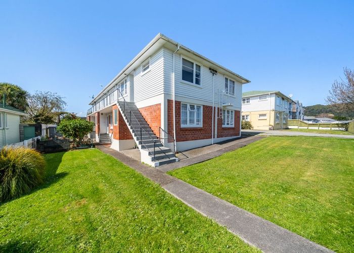  at 2 Argyle Grove, Trentham, Upper Hutt