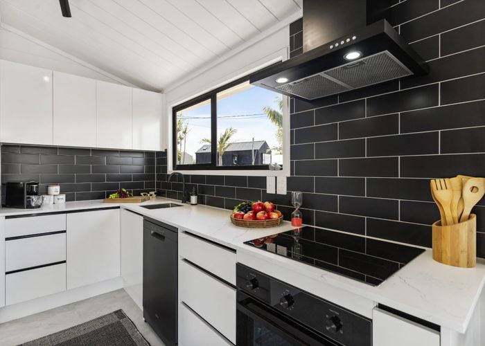  at 1/5 Vaughan Crescent, Murrays Bay, Auckland