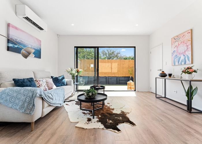  at 2/91 Beach Road, Te Atatū Peninsula, Auckland