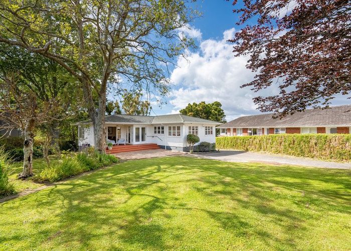  at 16 Eversleigh Road, Belmont, Auckland