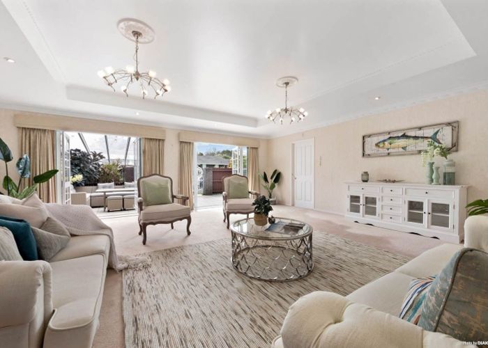  at 1 Holly Way, Sunnyhills, Auckland