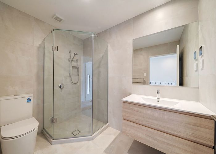  at 2/105 Hobsonville Road, West Harbour, Auckland