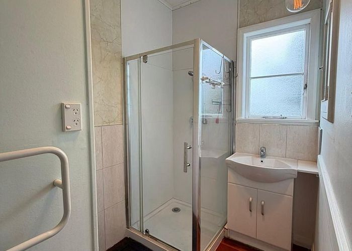  at 53 Waiohua Road, Greenlane, Auckland City, Auckland