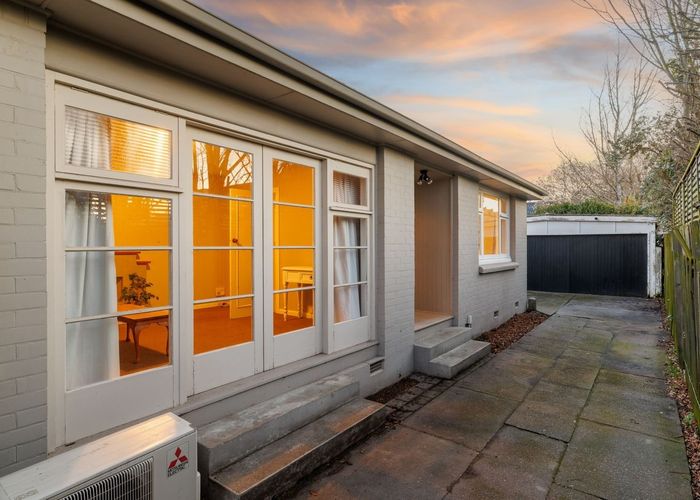  at 2/27 Devonport Lane, Merivale, Christchurch City, Canterbury