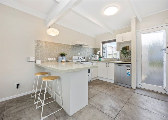  at 2/10 Robert St, Ellerslie, Auckland City, Auckland