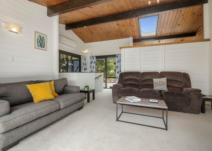  at 86 Mountain Road, Henderson Valley, Auckland